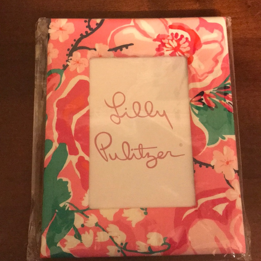 NiB Lilly Pulitzer Hotty Pink Picture Frame